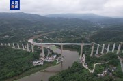 全长1796米渝万高铁五步河双线特大桥合龙